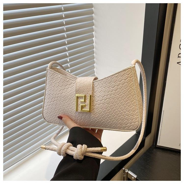 2025 summer bag new shoulder bag fashion trend black bag niche underarm bag fashion chain messenger bag білий
2025 summer bag new shoulder bag fashion trend black bag niche underarm bag fashion chain messenger bag білий