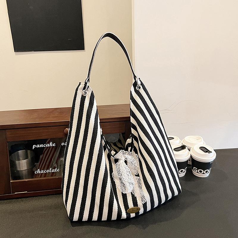 Canvas bag women s large-capacity 2024 new autumn casual shoulder bag striped versatile class commuter tote bag
Canvas bag women s large-capacity 2024 new autumn casual shoulder bag striped versatile class commuter tote bag
