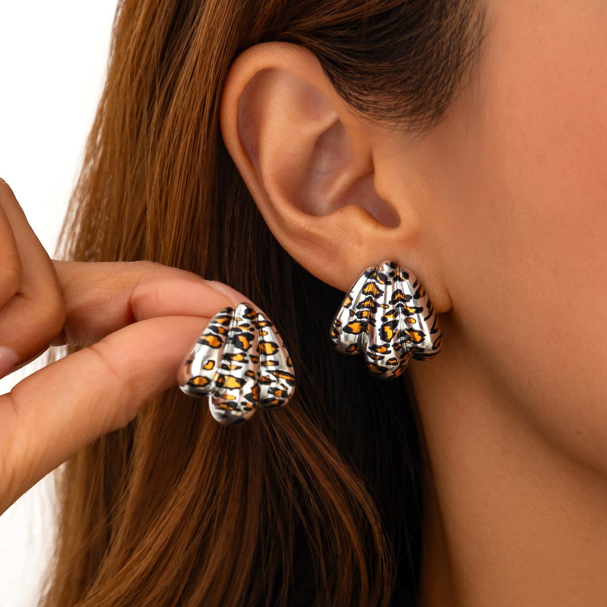 Fashion Style Sexy Leopard Print Water Drop Stud Earrings Female Creative Resin Geometric Irregular C-Shaped Ear Buckle
Fashion Style Sexy Leopard Print Water Drop Stud Earrings Female Creative Resin Geometric Irregular C-Shaped Ear Buckle