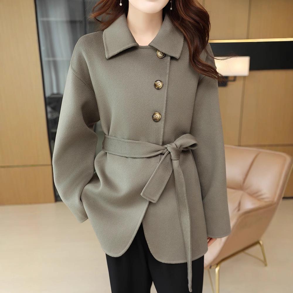 Women s Mid-Length Double-Faced Wool Coat with Tie Belt - Fall/Winter Collection L - Suitable for 140-160 jin светло-серый
Women s Mid-Length Double-Faced Wool Coat with Tie Belt - Fall/Winter Collection L - Suitable for 140-160 jin светло-серый