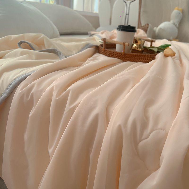 Light Luxury Gray Cool Silk Summer Quilt, Two People Washable Take A Nap Thin Quilt Student Single Air Condition Blanket 110x150cm
Light Luxury Gray Cool Silk Summer Quilt, Two People Washable Take A Nap Thin Quilt Student Single Air Condition Blanket 110x150cm