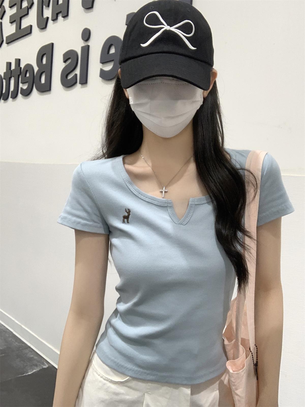 Half-open neck versatile embroidered design short-sleeved T-shirt women s summer new casual slim pullover ins XL синій
Half-open neck versatile embroidered design short-sleeved T-shirt women s summer new casual slim pullover ins XL синій