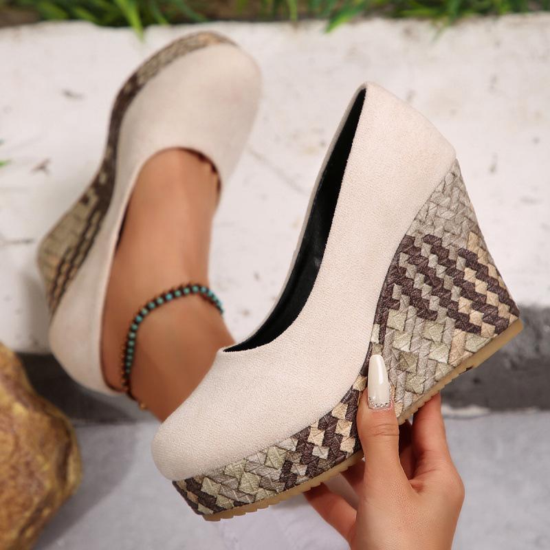 Spring new European and American large-size shallow-mouth thick-soled wedge casual single shoes 43 бежевий
Spring new European and American large-size shallow-mouth thick-soled wedge casual single shoes 43 бежевий