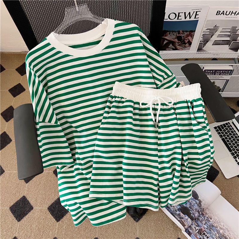 Green Striped Plus Size Women s Summer Two-Piece Set: Short Sleeve T-shirt & Shorts M 40-50kg
Green Striped Plus Size Women s Summer Two-Piece Set: Short Sleeve T-shirt & Shorts M 40-50kg