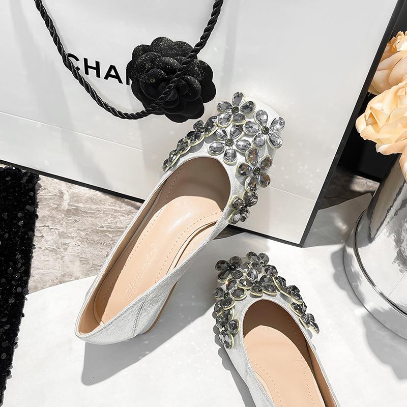 Square head rhinestone thick heel single shoes new shallow mouth large size 33 золотой
Square head rhinestone thick heel single shoes new shallow mouth large size 33 золотой