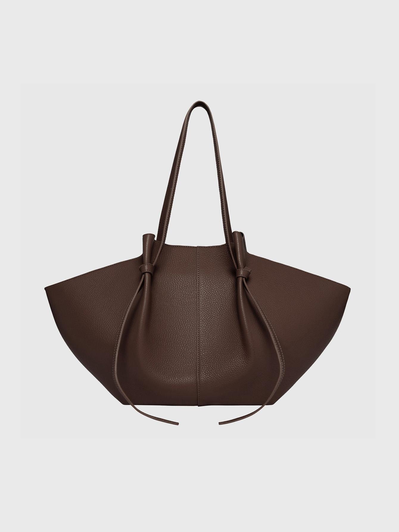 Ladies single-shoulder handbag, high-end large-capacity PU leather underarm tote bag, wing bag L
Ladies single-shoulder handbag, high-end large-capacity PU leather underarm tote bag, wing bag L