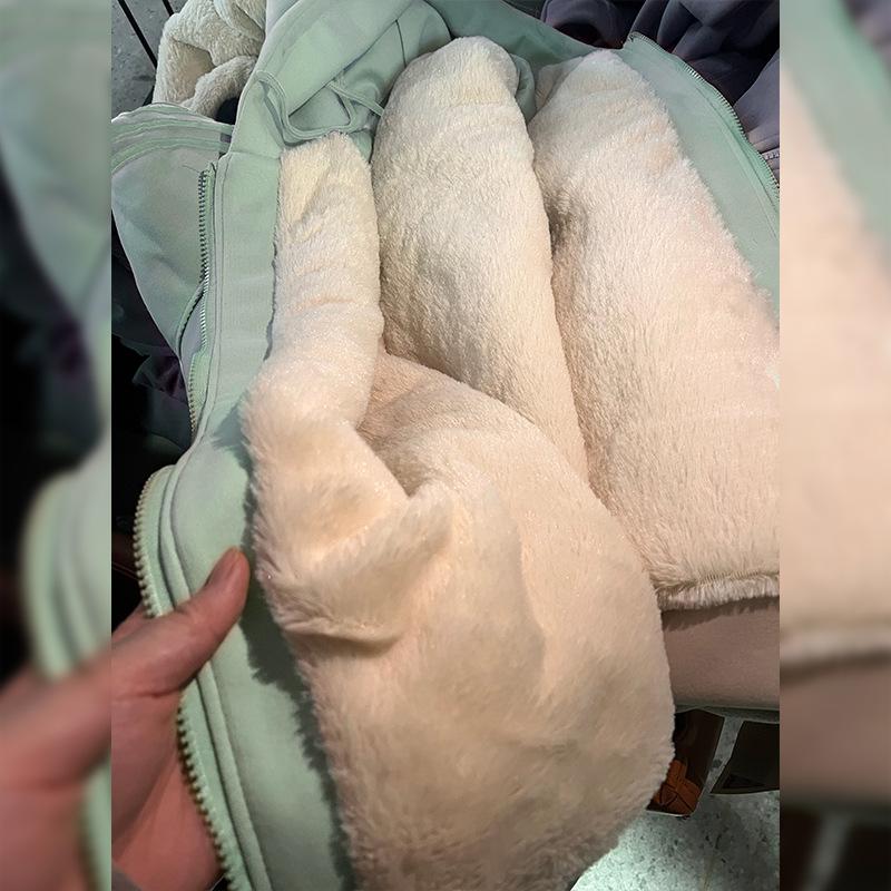 Плюс бархатная куртка-свитер для женщин, модели осень-зима, зимняя утолщенная зеленая толстовка с капюшоном из плюшевой овечьей шерсти S зелёный
Плюс бархатная куртка-свитер для женщин, модели осень-зима, зимняя утолщенная зеленая толстовка с капюшоном из плюшевой овечьей шерсти S зелёный