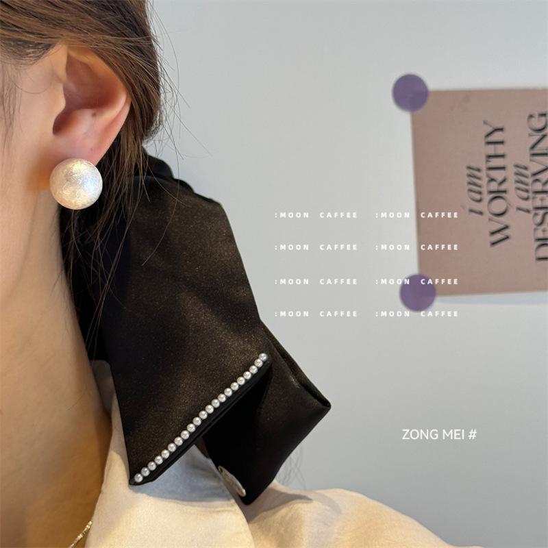 2026 Retro Hong Kong Cotton Pearl Stud Earrings: Women s Unique High-End Commuting Jewelry
2026 Retro Hong Kong Cotton Pearl Stud Earrings: Women s Unique High-End Commuting Jewelry