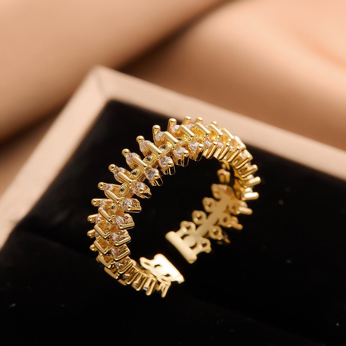 Женское роскошное разомкнутое кольцо: Позолота из настоящего золота, не тускнеет, высококлассный дизайн
Женское роскошное разомкнутое кольцо: Позолота из настоящего золота, не тускнеет, высококлассный дизайн