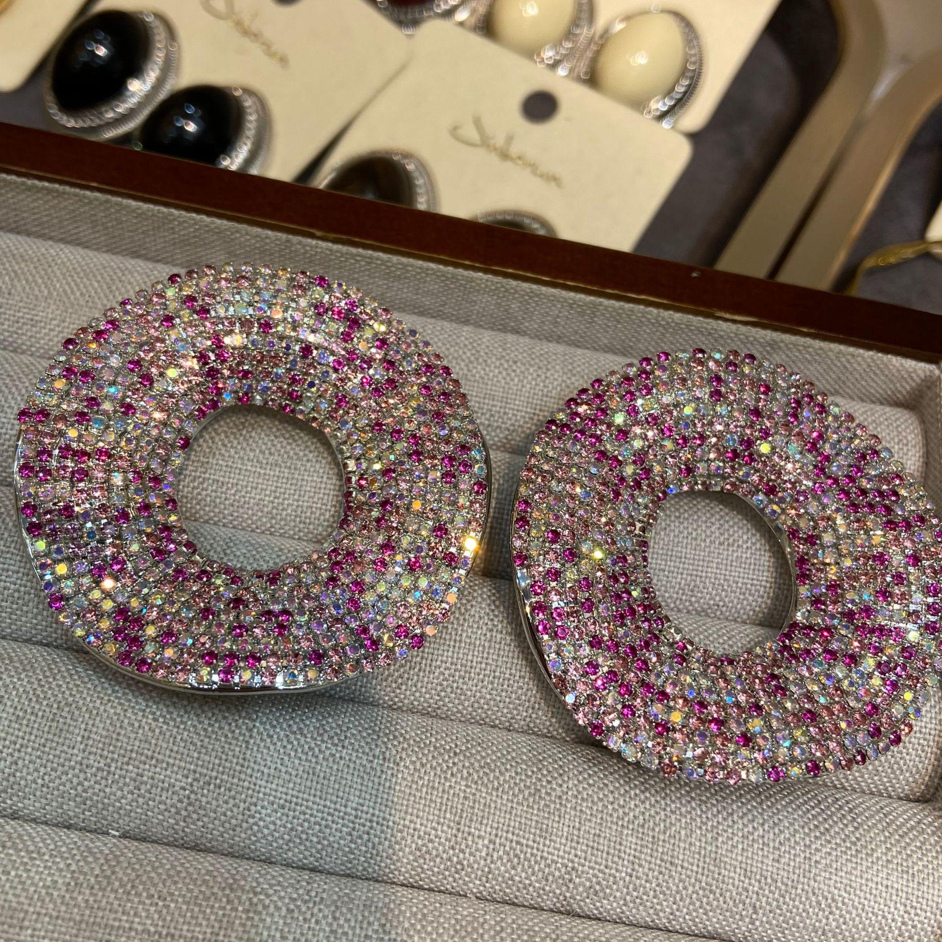 Light Luxury High-End Color Zircon Heavy Industry Large Earrings Geometric Hollow Personality Fashion Catwalk Ear Jewelry
Light Luxury High-End Color Zircon Heavy Industry Large Earrings Geometric Hollow Personality Fashion Catwalk Ear Jewelry