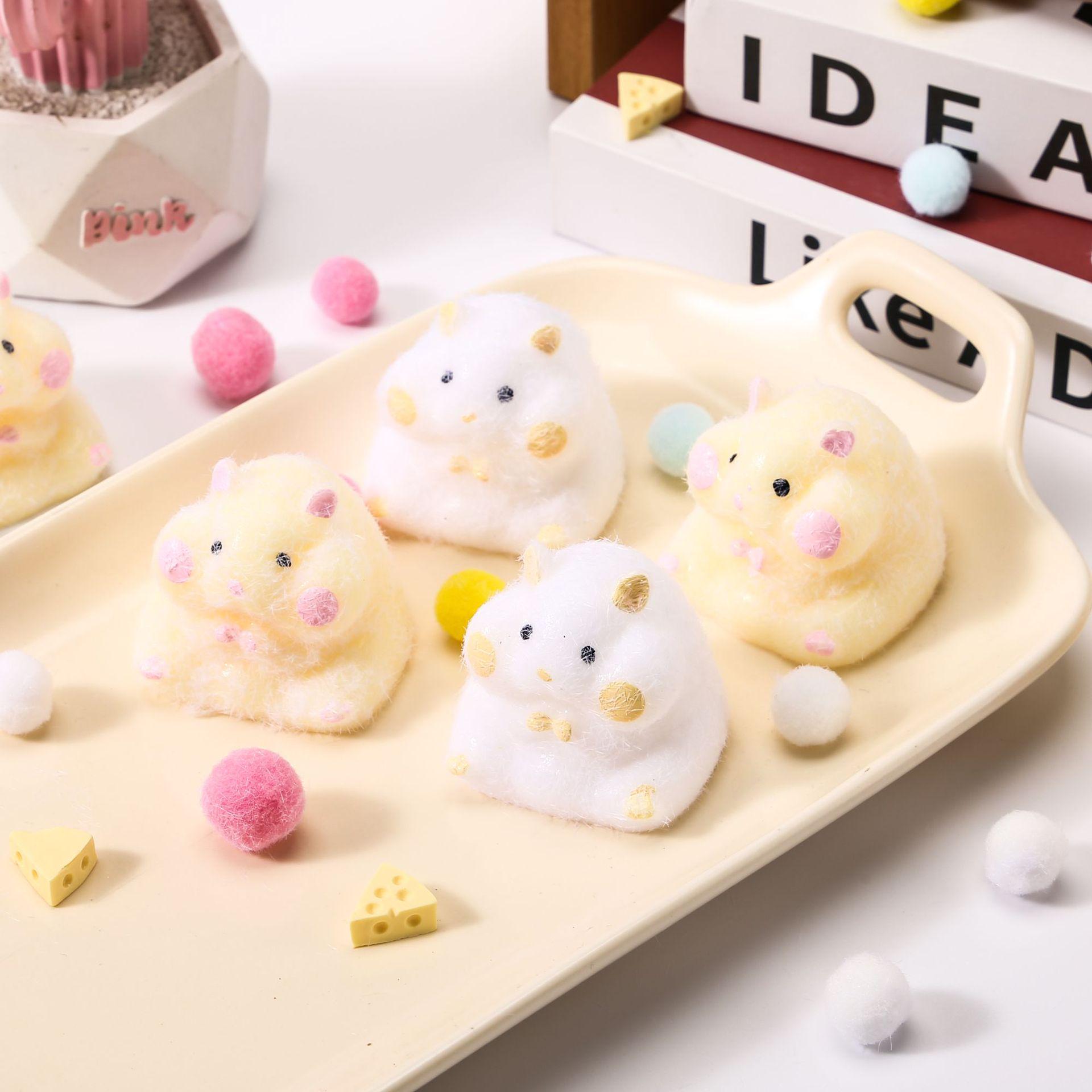 Cute Hamster Stress Relief Toy - Slow Rebound, Super Soft, Large Size, Flocked, Perfect for Decompression and Venting. Header Card PVC
Cute Hamster Stress Relief Toy - Slow Rebound, Super Soft, Large Size, Flocked, Perfect for Decompression and Venting. Header Card PVC