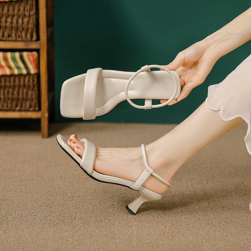 Sandals women s new women s shoes white high-end square head with high heels stiletto 34 чёрный
Sandals women s new women s shoes white high-end square head with high heels stiletto 34 чёрный