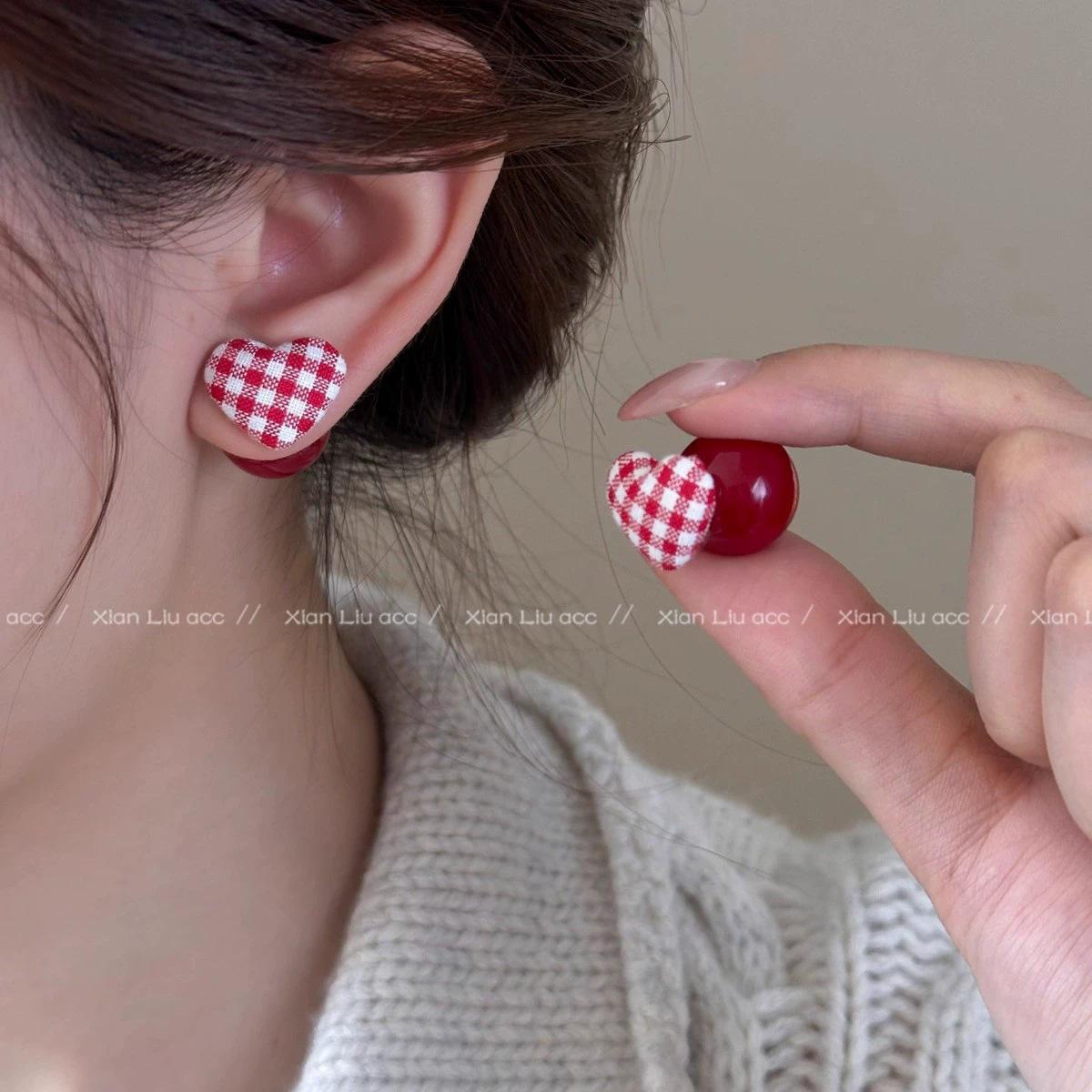 Анкара червоний клітинний сережки-сердечка жіночі носять гвоздики до та після осінні та зимові сережки
Анкара червоний клітинний сережки-сердечка жіночі носять гвоздики до та після осінні та зимові сережки