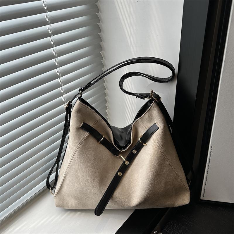 Niche suede commuter tote bag women s early autumn new light luxury versatile single shoulder backpack хаки
Niche suede commuter tote bag women s early autumn new light luxury versatile single shoulder backpack хаки