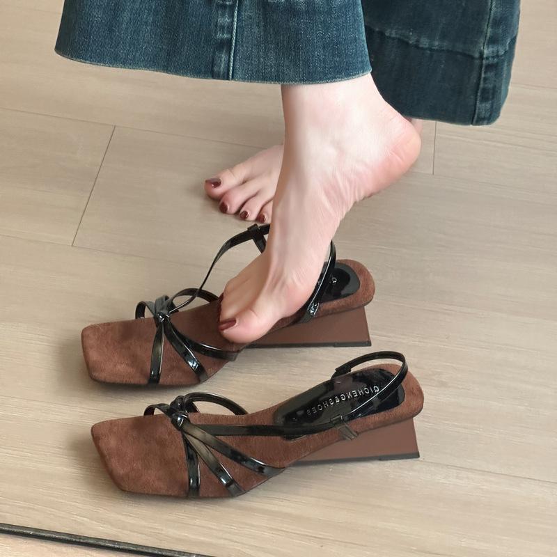 Summer thin belt retro square head wedge sandals 2025 new temperament matching skirt one word belt sandals women s sandals 35 чёрный
Summer thin belt retro square head wedge sandals 2025 new temperament matching skirt one word belt sandals women s sandals 35 чёрный