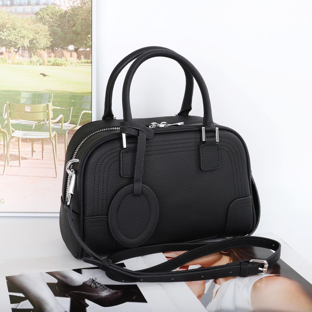 Женская сумка большой вместимости из первого слоя коровьей кожи, сумка-мессенджер боулинг с рисунком личи, простая сумка для通勤, универсальная 26X12X16cm чёрный
Женская сумка большой вместимости из первого слоя коровьей кожи, сумка-мессенджер боулинг с рисунком личи, простая сумка для通勤, универсальная 26X12X16cm чёрный