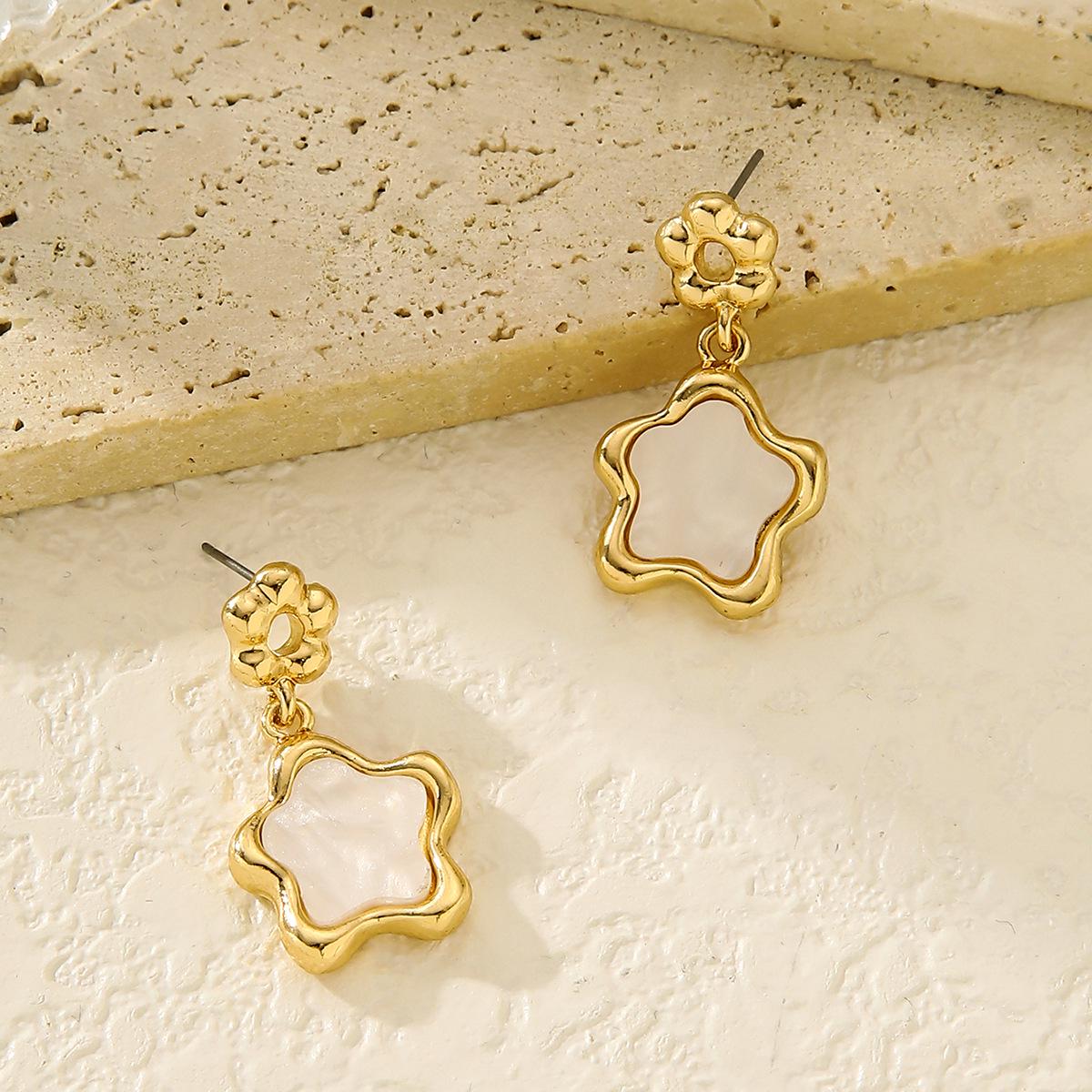Retro Four-Leaf Clover Flower Pendant Earrings for Women - Stylish & Personalized Design білий
Retro Four-Leaf Clover Flower Pendant Earrings for Women - Stylish & Personalized Design білий