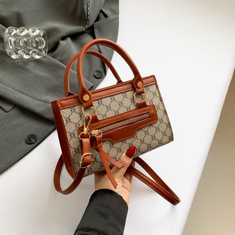 Stylish Minimalist Fashion Handbag For Women 2024 Trendy Vintage Small Shoulder Bag хакі
Stylish Minimalist Fashion Handbag For Women 2024 Trendy Vintage Small Shoulder Bag хакі