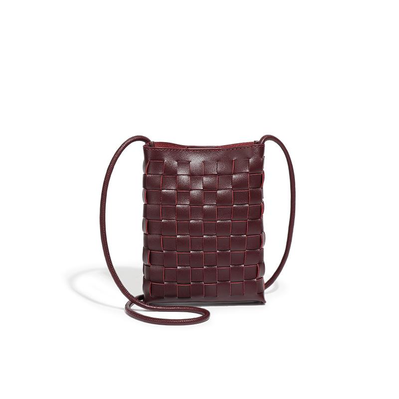 Ретро и модная сумка для мобильного телефона ручной работы, простая и универсальная в Европе и Америке, на одно плечо и через плечо
Ретро и модная сумка для мобильного телефона ручной работы, простая и универсальная в Европе и Америке, на одно плечо и через плечо