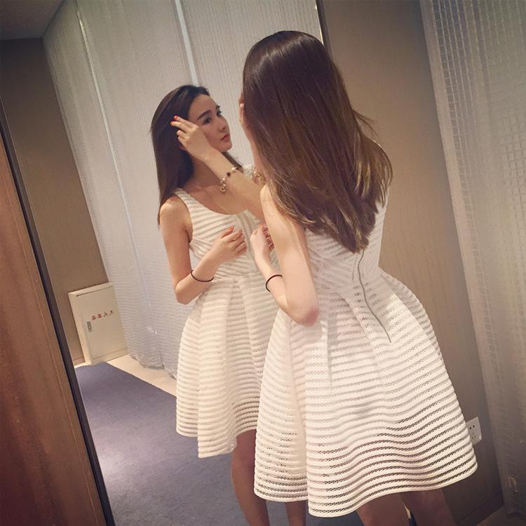 2025 Summer Red Sleeveless Hollow Out Evening Dress with High Waist Puff Skirt Extra Large
2025 Summer Red Sleeveless Hollow Out Evening Dress with High Waist Puff Skirt Extra Large