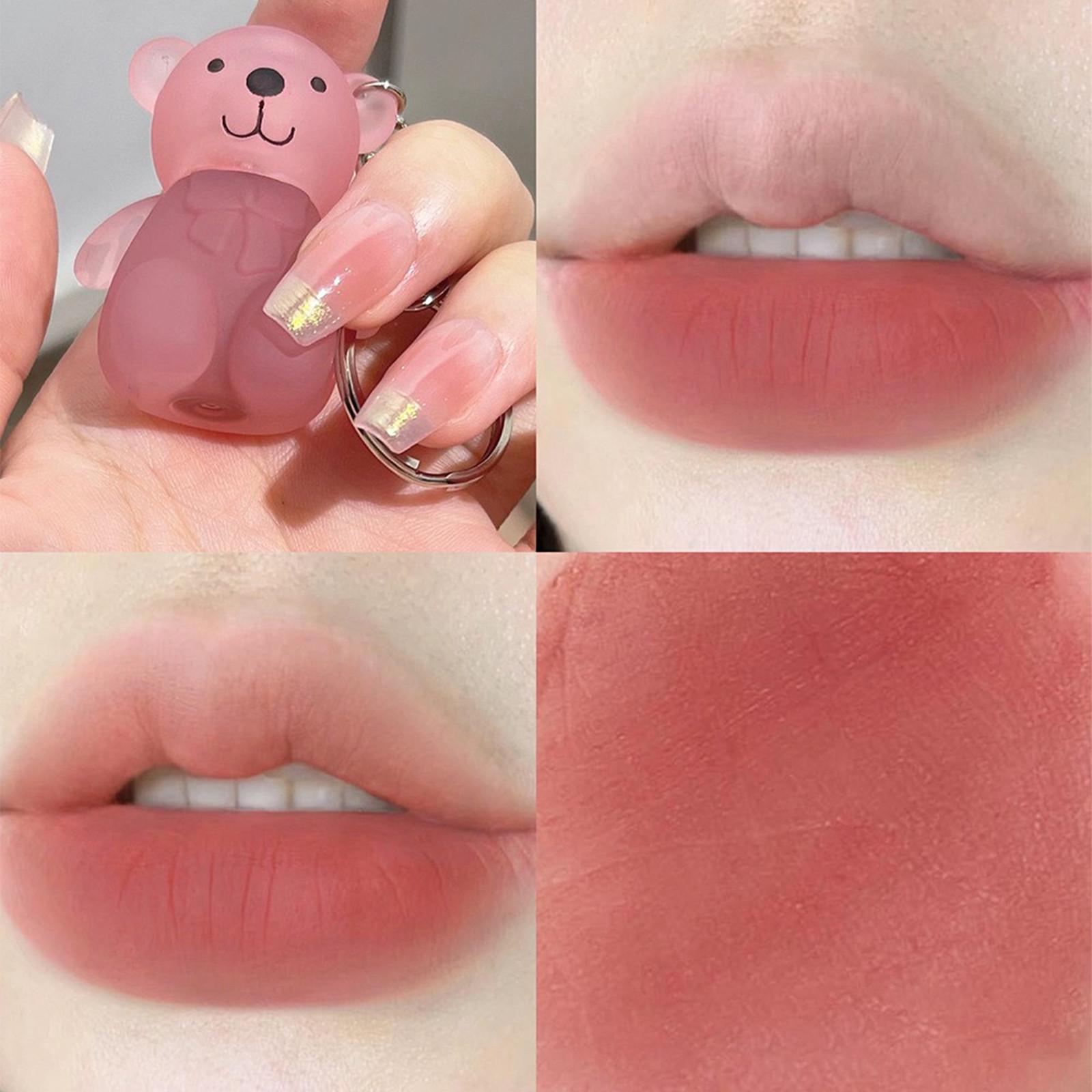 Бархатный макияж губ демонстрирует шелковистую гладкую помаду Glaze Natural Universal Lipstick. One Size
Бархатный макияж губ демонстрирует шелковистую гладкую помаду Glaze Natural Universal Lipstick. One Size