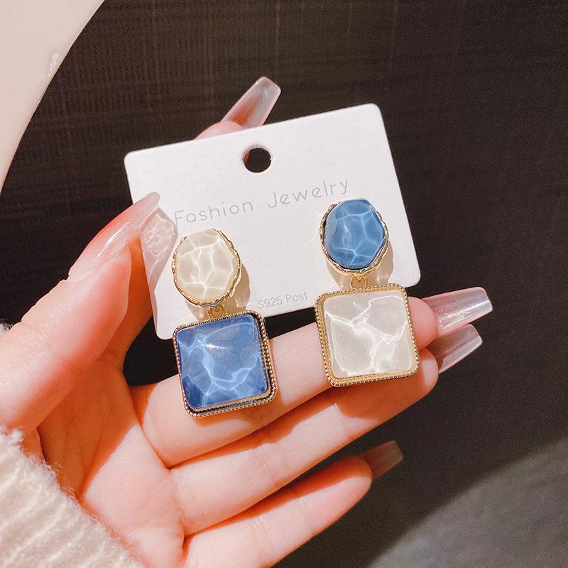 Asymmetric Square Ice Earrings
Asymmetric Square Ice Earrings