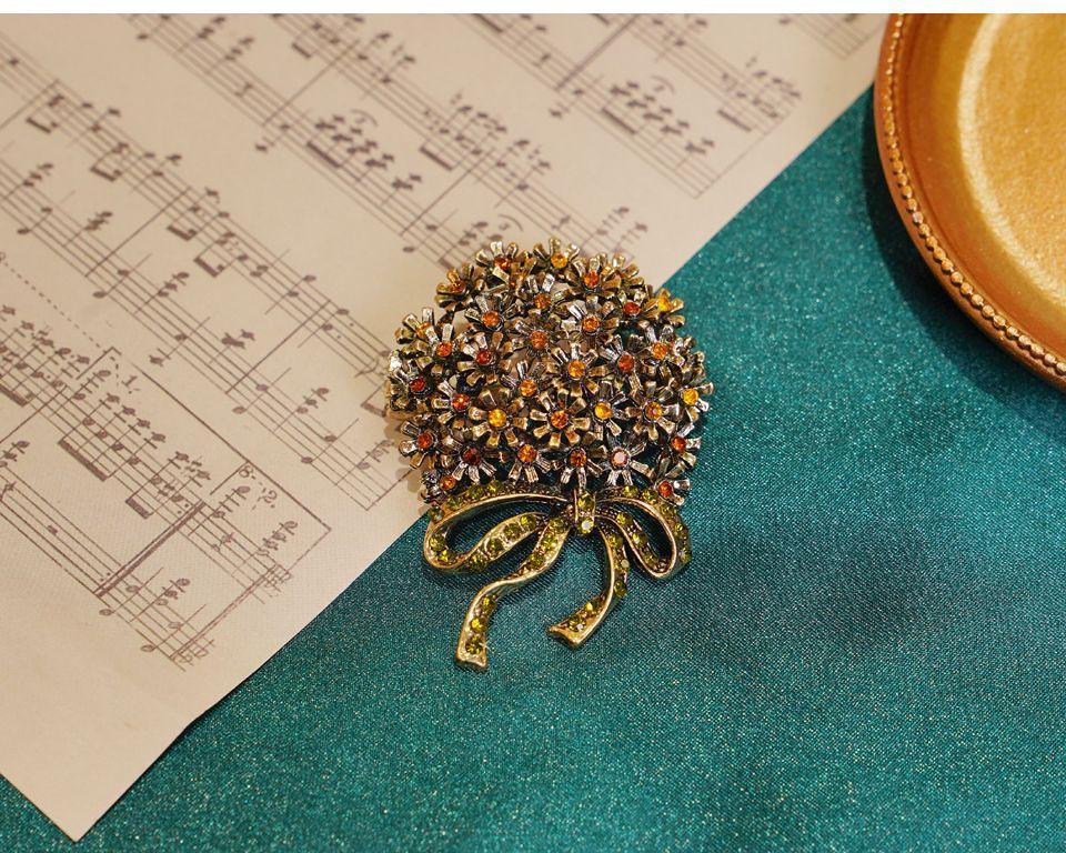 Vintage Champagne-colored Rhinestone Small Bouquet Brooch, Vintage Bouquet, Coat Boutonniere, Suit Accessory, Brooch Button One Size
Vintage Champagne-colored Rhinestone Small Bouquet Brooch, Vintage Bouquet, Coat Boutonniere, Suit Accessory, Brooch Button One Size