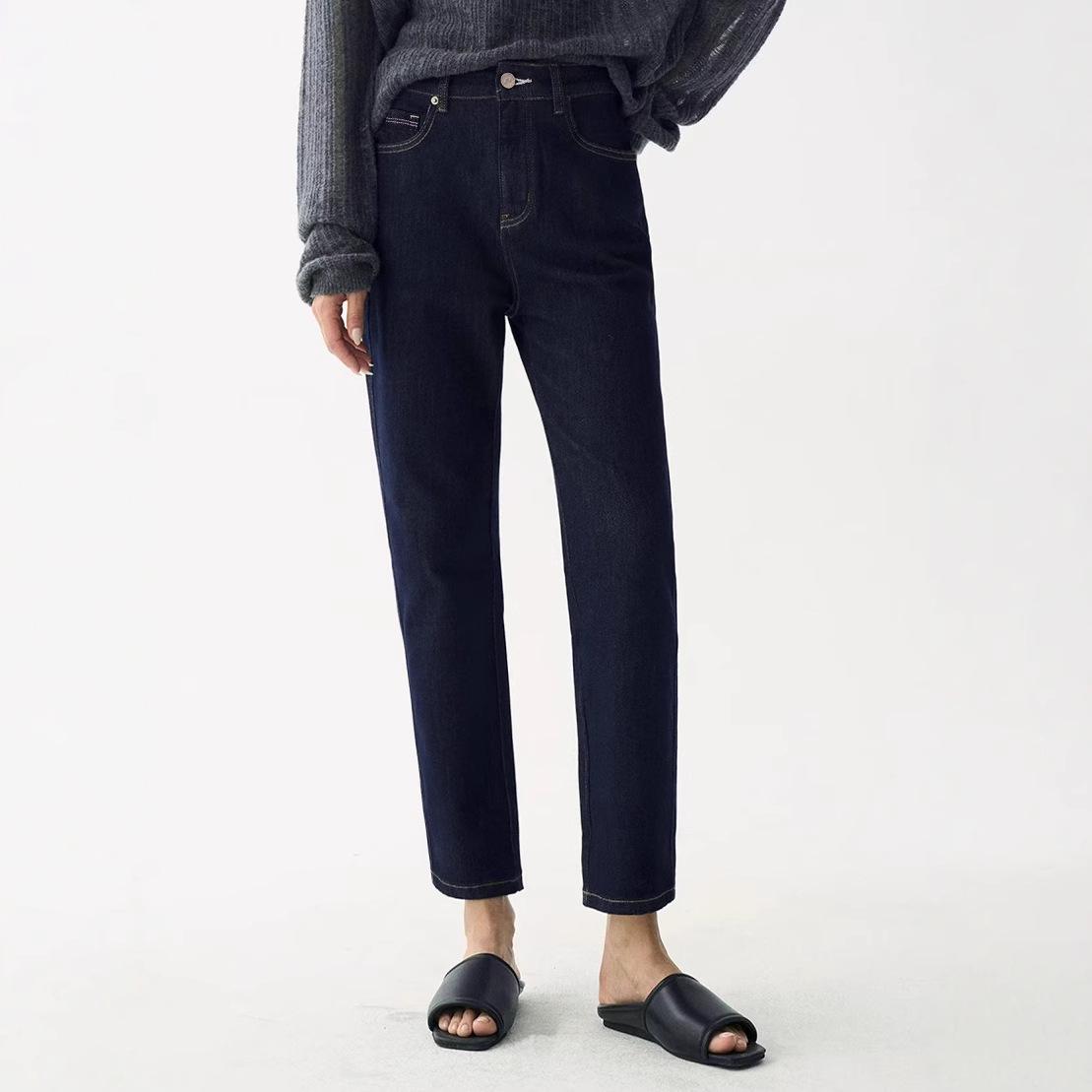 Women s High-Waist Denim Blue Flannel Cigarette Jeans with Slimming Micro-Stretch, Winter 2025 Edition. 26
Women s High-Waist Denim Blue Flannel Cigarette Jeans with Slimming Micro-Stretch, Winter 2025 Edition. 26