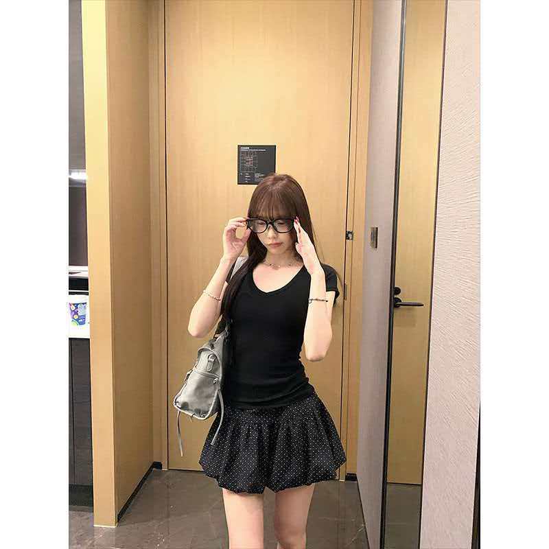 Front shoulder V-neck short-sleeved T-shirt women s summer new Korean pure desire bottoming slim and thin women s black top XL
Front shoulder V-neck short-sleeved T-shirt women s summer new Korean pure desire bottoming slim and thin women s black top XL