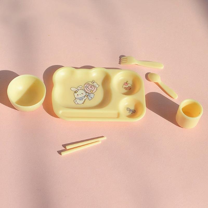 1Set Dollhouse Simulated Mini Tableware Set Children S Grid Plate Model Dollhouse Accessories Pretend Play Toys жовтий
1Set Dollhouse Simulated Mini Tableware Set Children S Grid Plate Model Dollhouse Accessories Pretend Play Toys жовтий