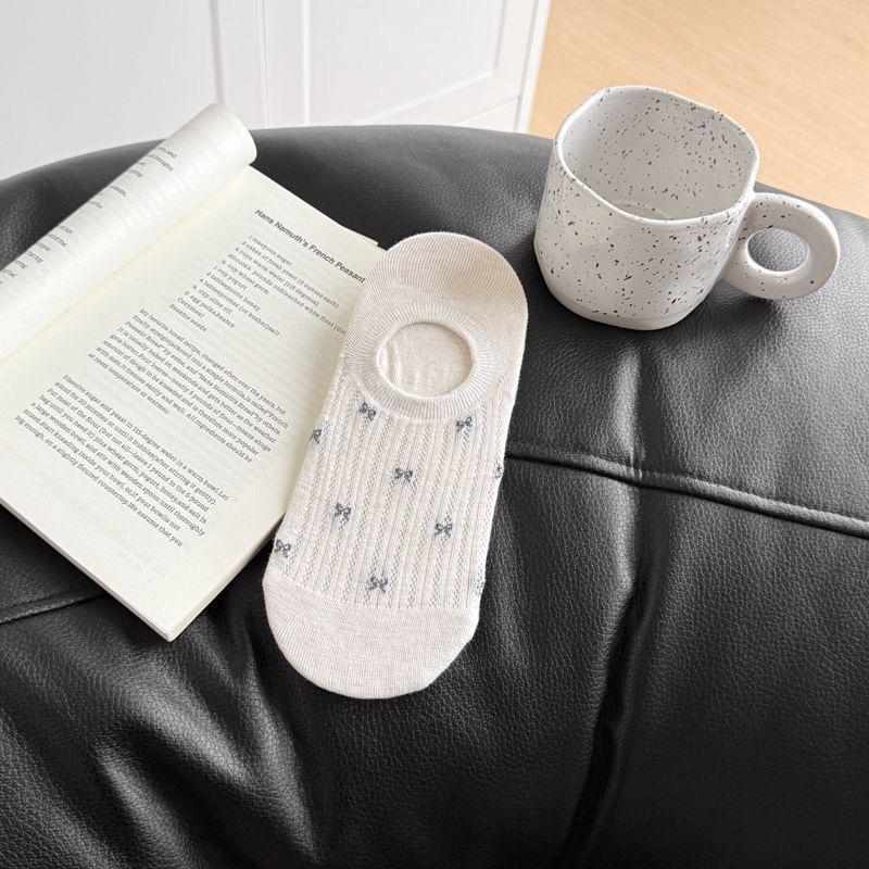 Mesh Small Bow Invisible Socks Boneless And Versatile Korean Dongdaemun Boat Socks Are Thin One size fits all брудно-білий
Mesh Small Bow Invisible Socks Boneless And Versatile Korean Dongdaemun Boat Socks Are Thin One size fits all брудно-білий