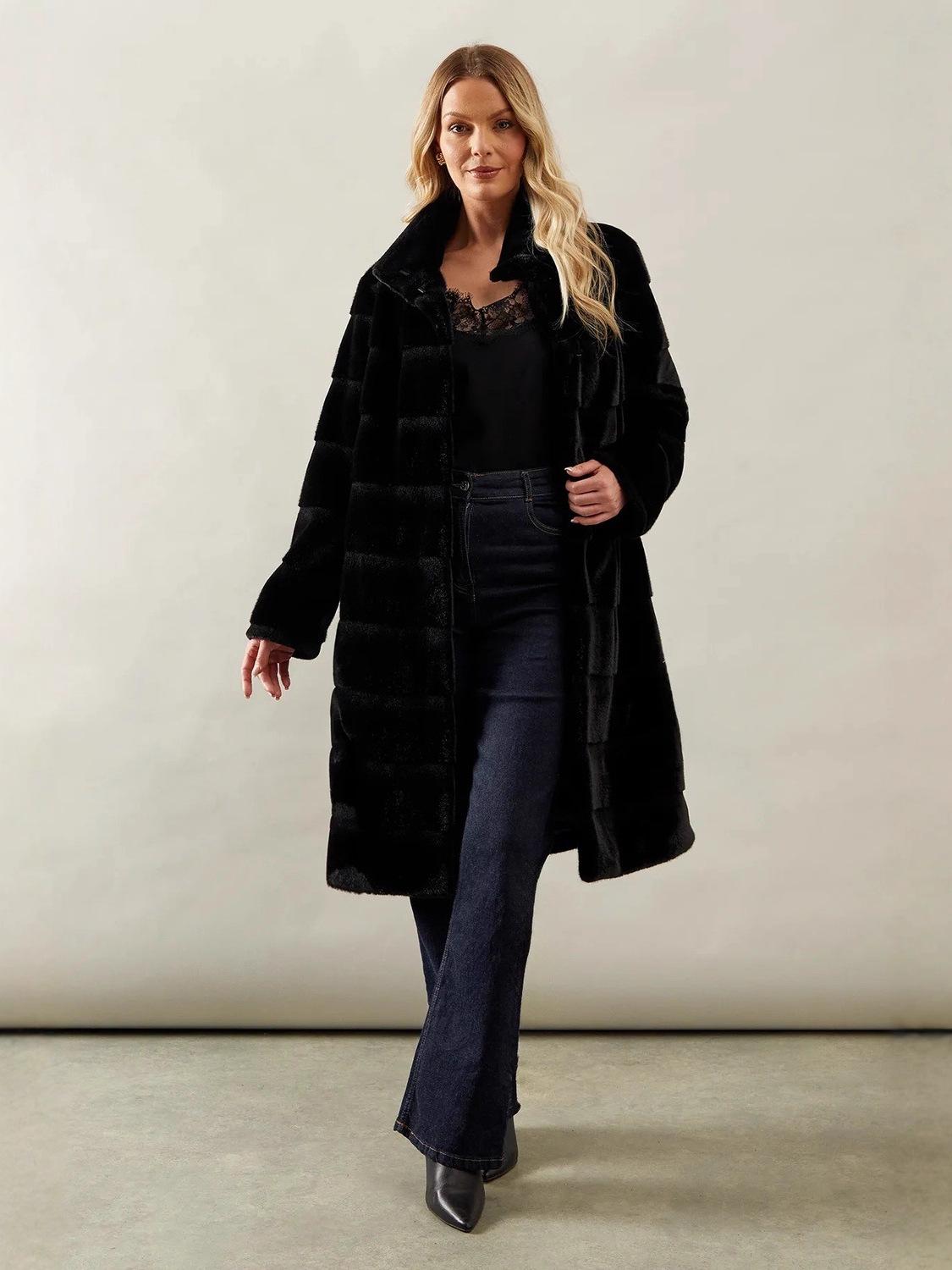 New Thickened Autumn And Winter Fur Coat XXL
New Thickened Autumn And Winter Fur Coat XXL