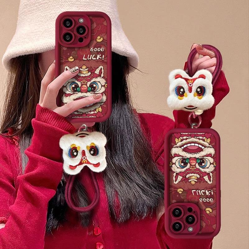 National Trend Lion Dance Lanyard Is Suitable for Apple 15PRO Suitable for Apple 16 Lambskin 14 Frosted Silicone 13 Anti-fall 8 iPhone 16
National Trend Lion Dance Lanyard Is Suitable for Apple 15PRO Suitable for Apple 16 Lambskin 14 Frosted Silicone 13 Anti-fall 8 iPhone 16