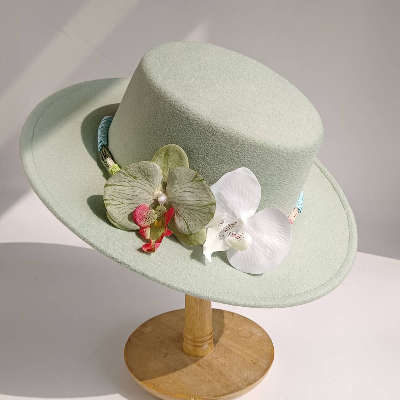 FedoraHat French-style flat cap with orchid accessory, women s autumn/winter retro elegant felt hat, wedding party hat.chapeau f M56-58cm
FedoraHat French-style flat cap with orchid accessory, women s autumn/winter retro elegant felt hat, wedding party hat.chapeau f M56-58cm