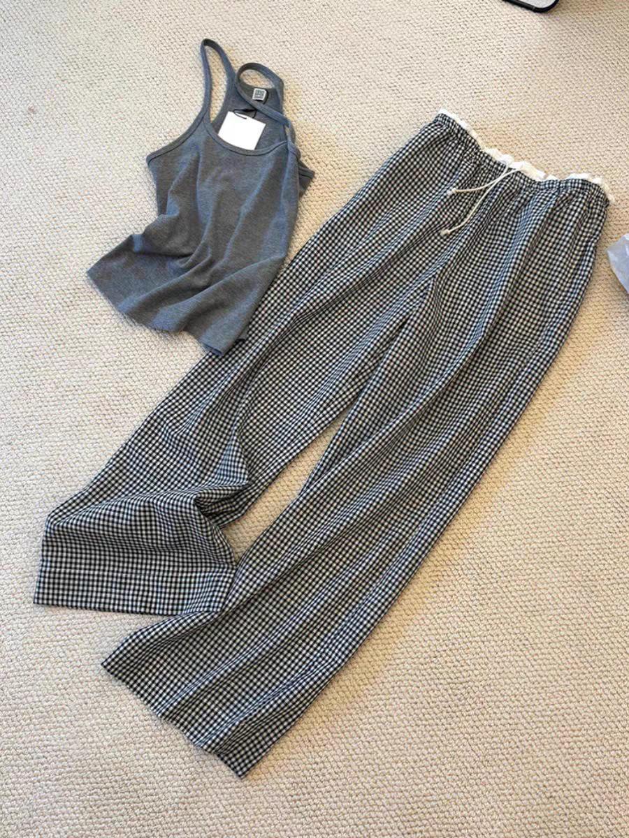CHAO-Level Style: Women s Black & White Plaid Pants with Lace Splicing, Loose Fit, Straight Leg for a Sleek Look. Extra Large
CHAO-Level Style: Women s Black & White Plaid Pants with Lace Splicing, Loose Fit, Straight Leg for a Sleek Look. Extra Large