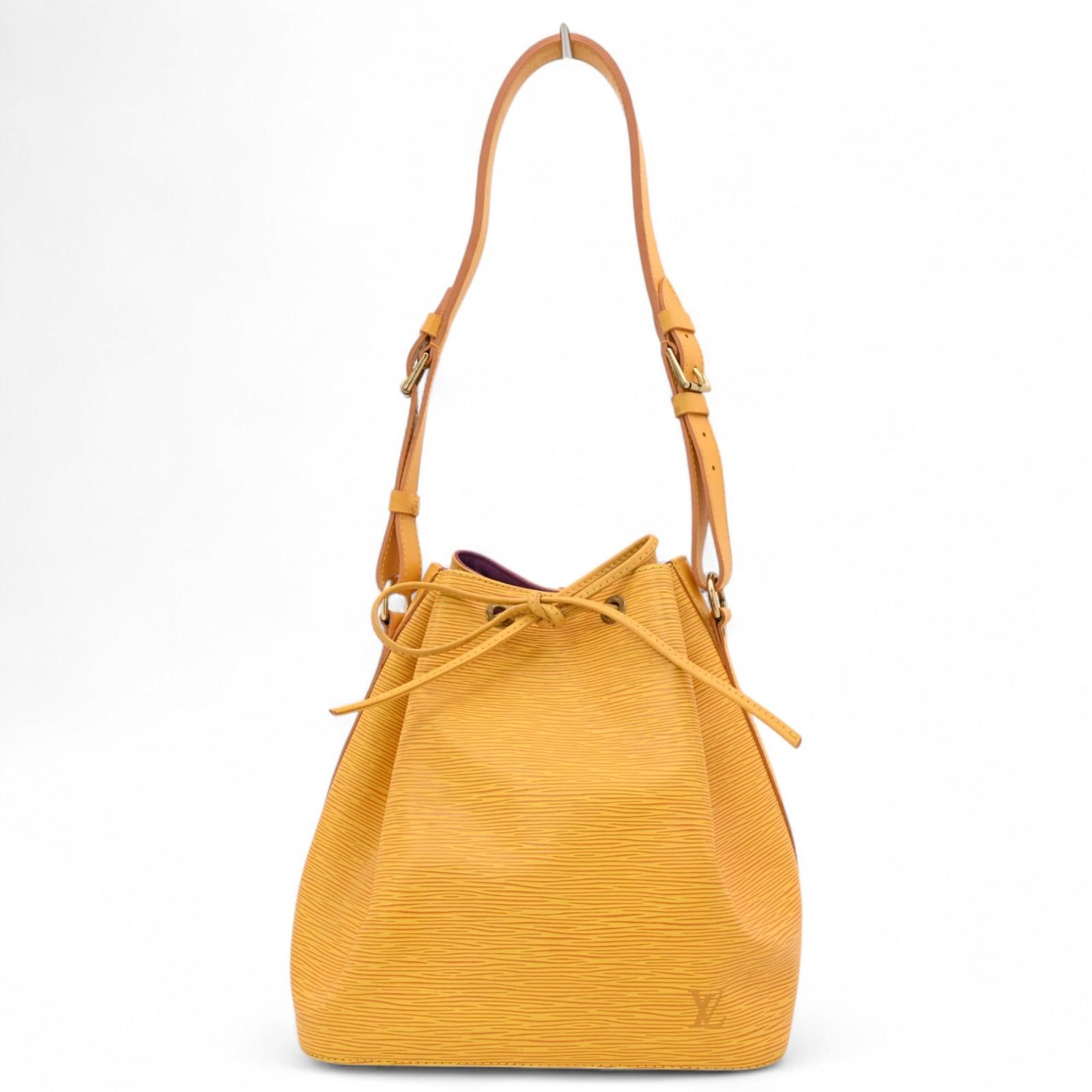 Auth LOUIS VUITTON Epi Petit Noe Shoulder Bag Yellow Leather M44109 lv6630cf
Auth LOUIS VUITTON Epi Petit Noe Shoulder Bag Yellow Leather M44109 lv6630cf