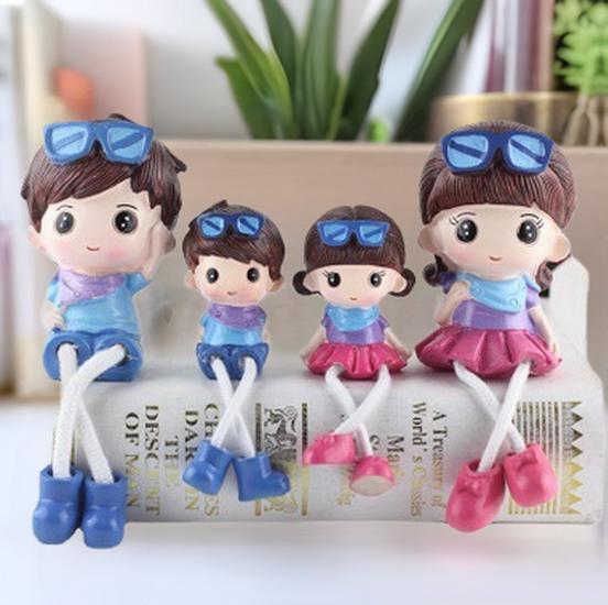 Handmade Resin Family of Four Dangling Leg Dolls for Living Room, Bedroom, or Children s Room Decor
Handmade Resin Family of Four Dangling Leg Dolls for Living Room, Bedroom, or Children s Room Decor