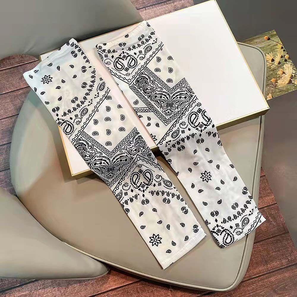 Cashew Print Long-sleeved Glove Sun Protection Cover Printing Ice Silk Arm Warmers Ice Silk Sleeves белый
Cashew Print Long-sleeved Glove Sun Protection Cover Printing Ice Silk Arm Warmers Ice Silk Sleeves белый