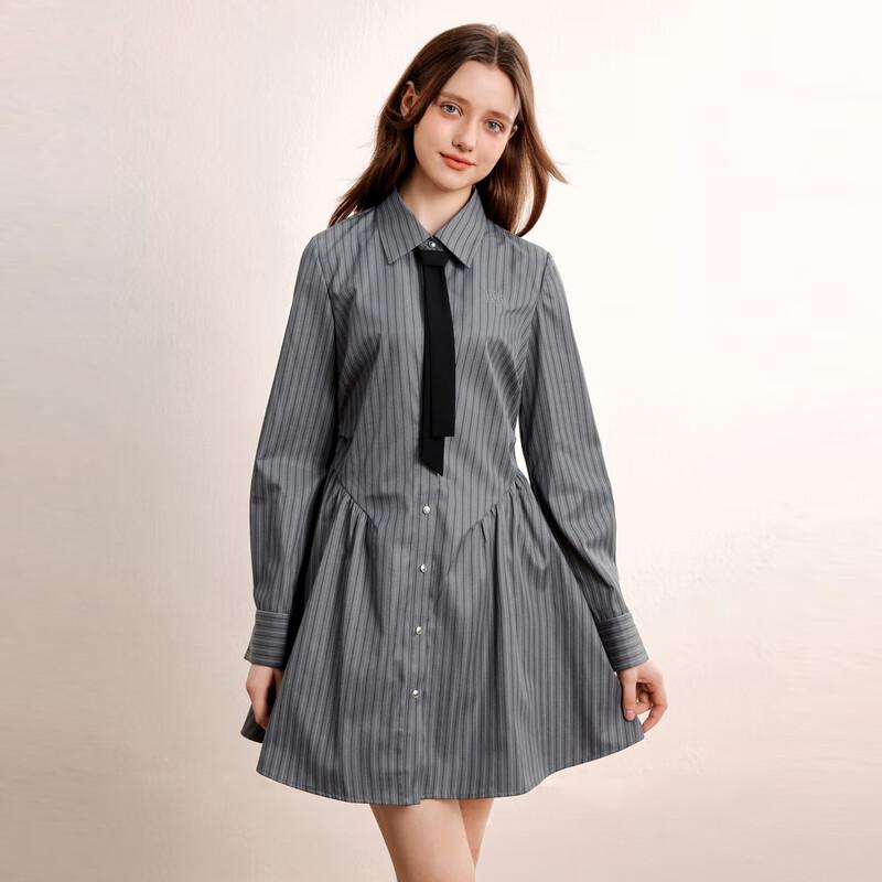 Платье-рубашка в полоску с драпировкой в стиле Академии Ледин M
Платье-рубашка в полоску с драпировкой в стиле Академии Ледин M