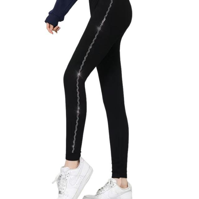 Diamond leggings on the side Women s seamless pull-up pants Integrated pants Warm and fleece leggings Large size nine-point pants Plus size
Diamond leggings on the side Women s seamless pull-up pants Integrated pants Warm and fleece leggings Large size nine-point pants Plus size