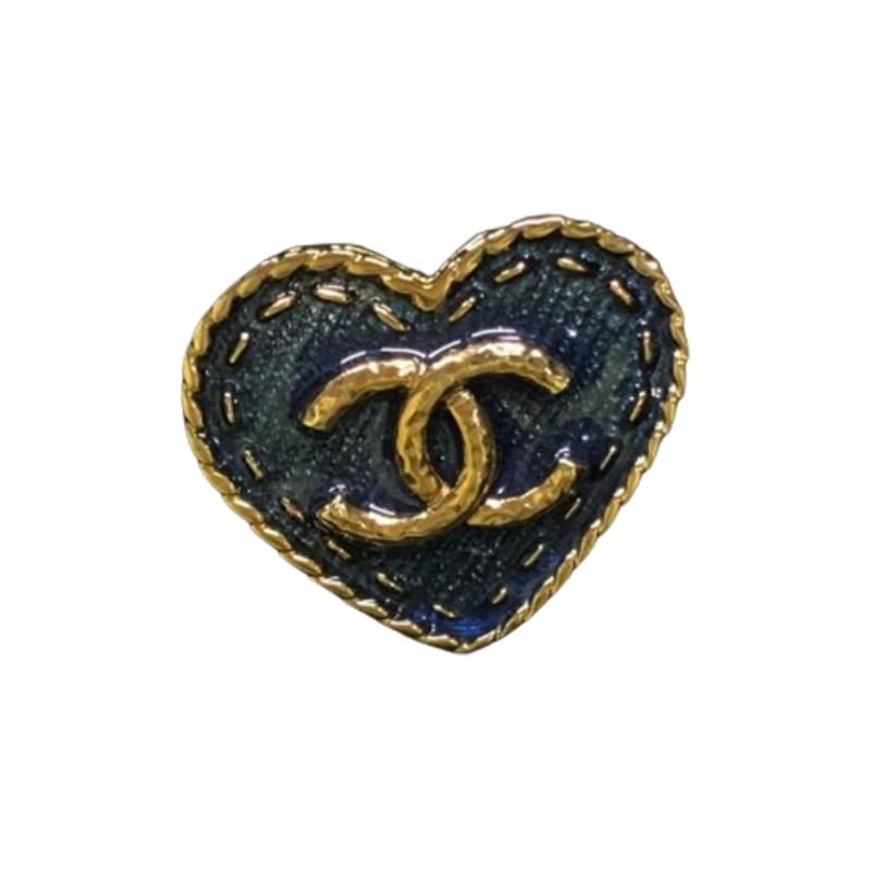 CHANEL 24P new gold denim double C love brooch women s small size 4cm золотий
CHANEL 24P new gold denim double C love brooch women s small size 4cm золотий