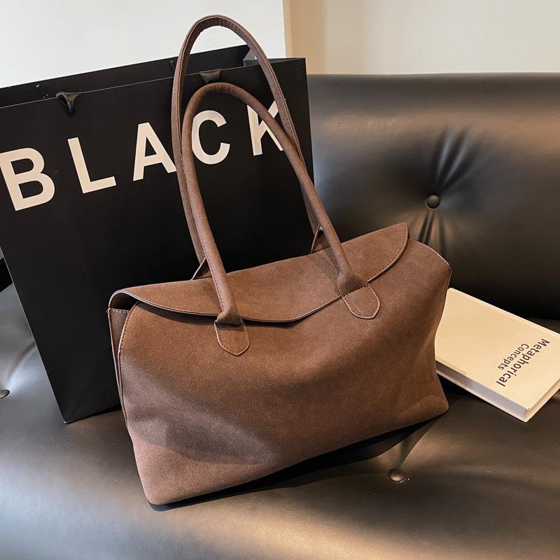 Осень и зима замшевая большая сумка женская 2025 новая модная ретро сумка-тоут простая большая вместимость сумка подмышку темно-коричневого
Осень и зима замшевая большая сумка женская 2025 новая модная ретро сумка-тоут простая большая вместимость сумка подмышку темно-коричневого