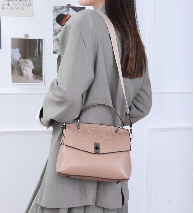 Genuine Leather Women s Handbag Vintage Tote Bag Luxury Brand Female Crossbody Fashi Shoulder Satchel 26X12X20CM
Genuine Leather Women s Handbag Vintage Tote Bag Luxury Brand Female Crossbody Fashi Shoulder Satchel 26X12X20CM