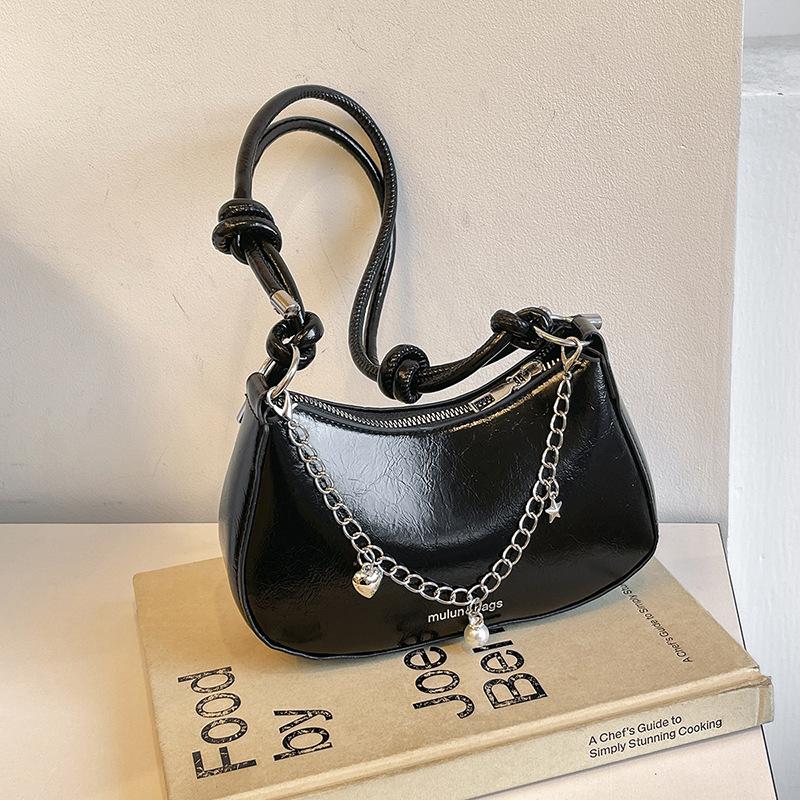 Сумка подмышку женская 2025 новая осенне-зимняя модный дизайн нишевая на плечо сумка-мессенджер популярная женская маленькая квадратная сумка чёрный
Сумка подмышку женская 2025 новая осенне-зимняя модный дизайн нишевая на плечо сумка-мессенджер популярная женская маленькая квадратная сумка чёрный