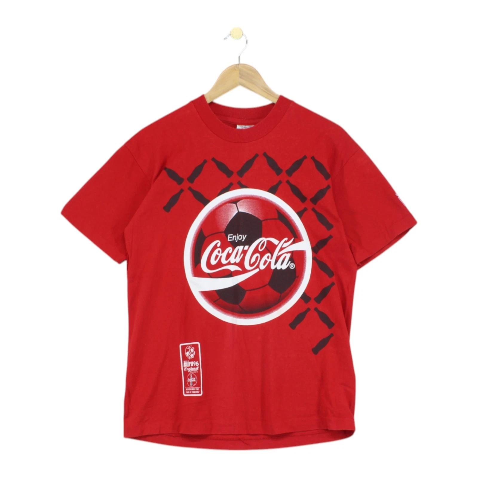 Мужская футболка Euro 96 с одинарным швом, размер M, красная, с графикой Coca Cola, Футбол 4XL
Мужская футболка Euro 96 с одинарным швом, размер M, красная, с графикой Coca Cola, Футбол 4XL