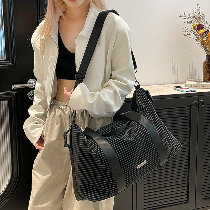 Sports Fitness Men s Crossbody Bag Large Capacity Travel Travel Waterproof Luggage Bag Handbag Women s
Sports Fitness Men s Crossbody Bag Large Capacity Travel Travel Waterproof Luggage Bag Handbag Women s