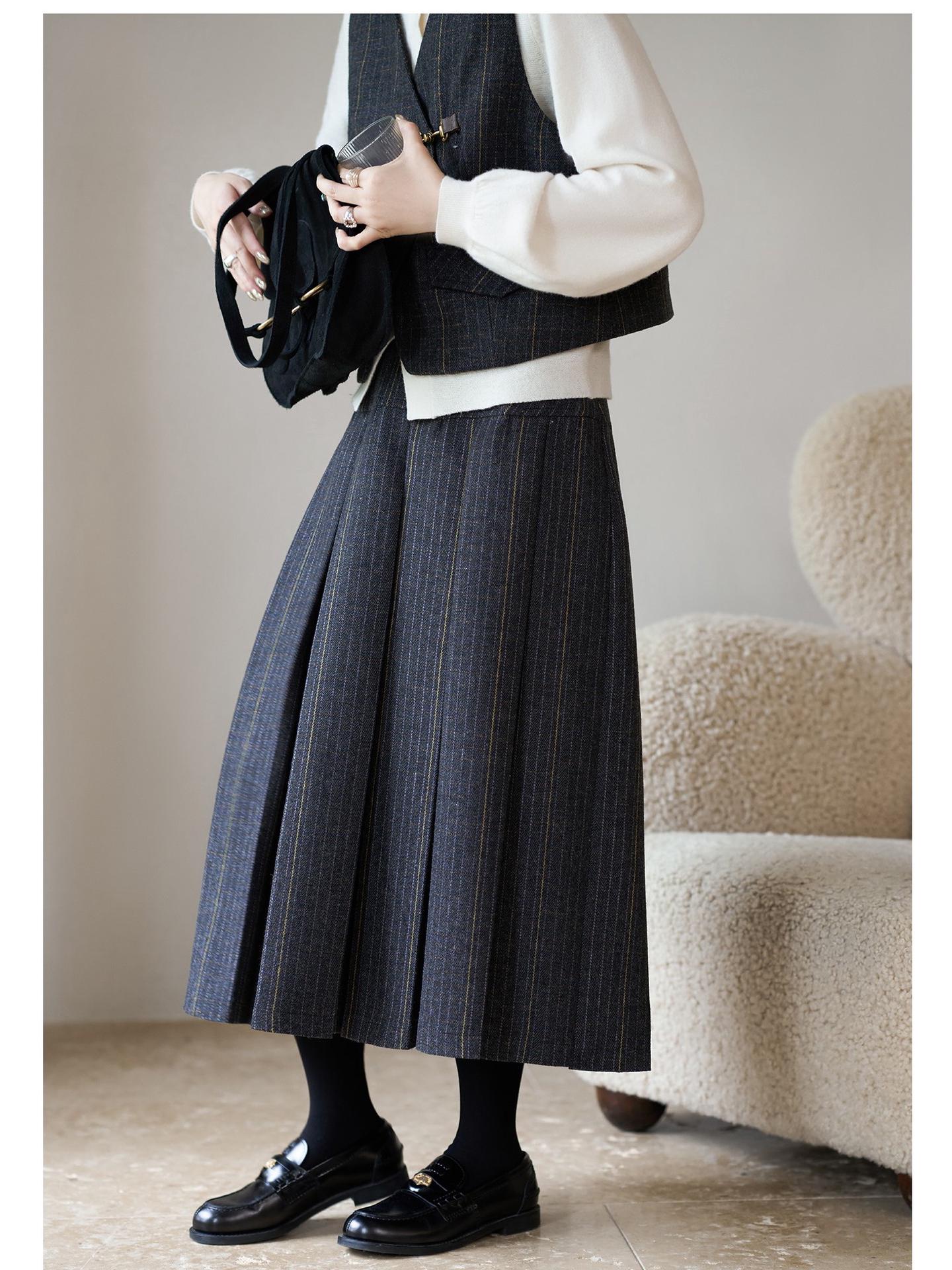 Клетчатый шерстяной костюм в стиле ретро 2024 года, комплект из плиссированной юбки миди и жилета Small
Клетчатый шерстяной костюм в стиле ретро 2024 года, комплект из плиссированной юбки миди и жилета Small