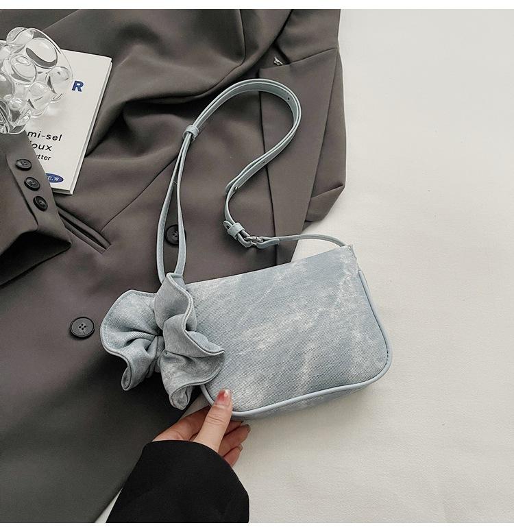 Simple 2025 new trendy and versatile small square bag Korean lazy style casual trend small and exquisite commuter messenger bag синий
Simple 2025 new trendy and versatile small square bag Korean lazy style casual trend small and exquisite commuter messenger bag синий