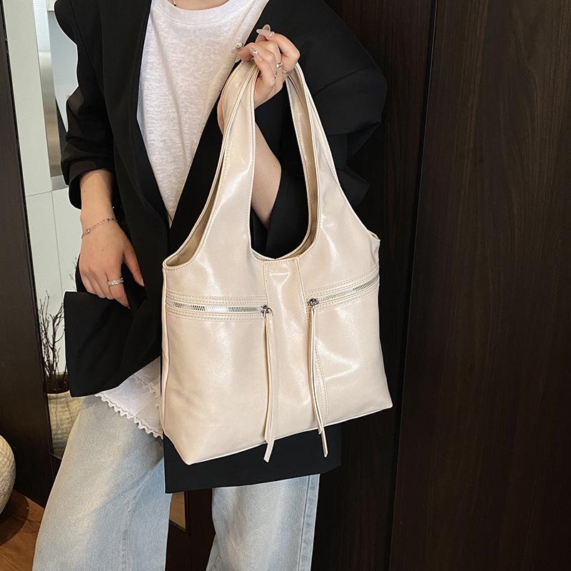 Большая вместительная сумка в стиле ретро, женская сумка, мягкая кожаная сумка высокого класса через плечо и подмышку, сумка-тоут для поездок на работу
Большая вместительная сумка в стиле ретро, женская сумка, мягкая кожаная сумка высокого класса через плечо и подмышку, сумка-тоут для поездок на работу