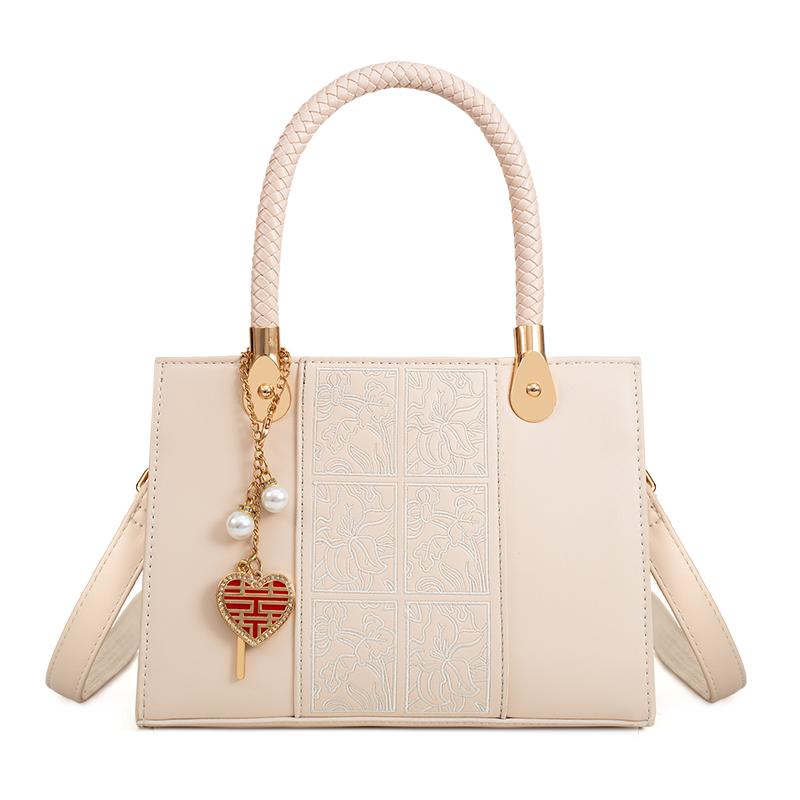 Mother s Day gift embroidery girl 2025 new atmospheric middle-aged lady mother handbag bridal wedding bag
Mother s Day gift embroidery girl 2025 new atmospheric middle-aged lady mother handbag bridal wedding bag